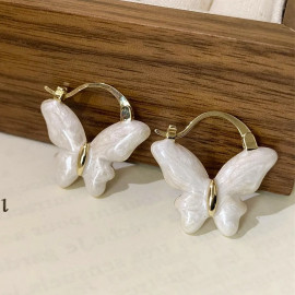 Boucles d'oreilles papillons bancs nacrés design