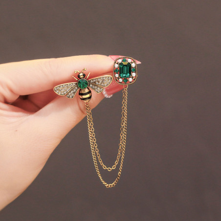 Vue Détaillée Broche Duo Abeille Royale et Joyau Émeraude - Élégance Vintage