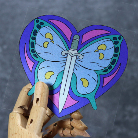 taille du Sticker Papillon "Cœur de Papillon" – Emblème de Courage et de Beauté 13cm x 12.2cm