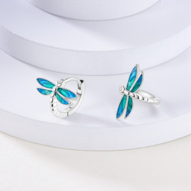 Détails des Boucles d'oreilles Libéllule de couleur Bleu Océan en Argent
