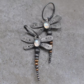 Vue arrière des Boucles d'oreilles Pendantes Libéllule Design Metal Vintage Bronze