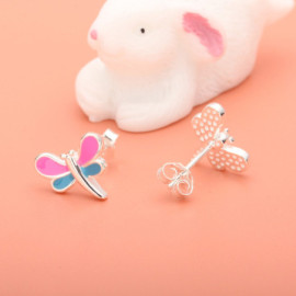 Vue complète des Boucles d'oreilles Libéllule Rose et Bleue Desing en Sterling 925
