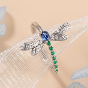 Détails de la Bague Libéllule Couleur Argent avec Strass Brillants vert et Bleu