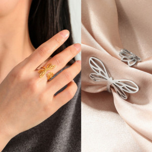 Vue générale de la Bague Libéllule Design Minimaliste en Acier inoxydable avec fleur et libéllule Couleur Or et Argent