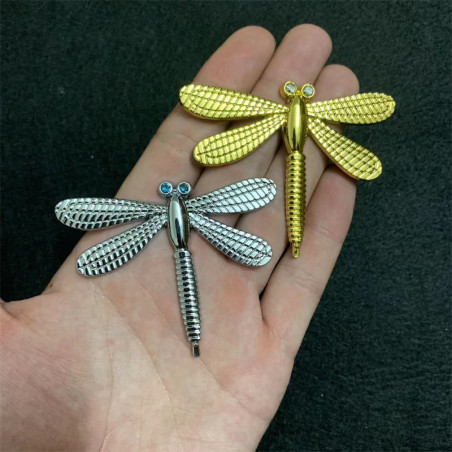 Vue face de l'Autocollant Libellules en Métal pour Voiture en 3D - 5.5 cm x 6.8 cm