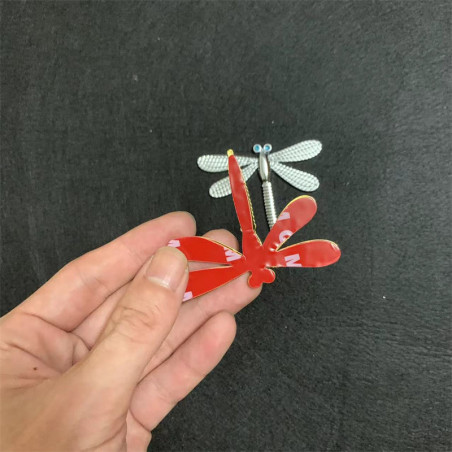 Vue de Dos de l'Autocollant Libellules en Métal pour Voiture en 3D - 5.5 cm x 6.8 cm